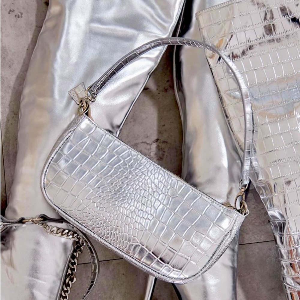 PrettyLittleThing: Silver Croc Shoulder Bag 🩶